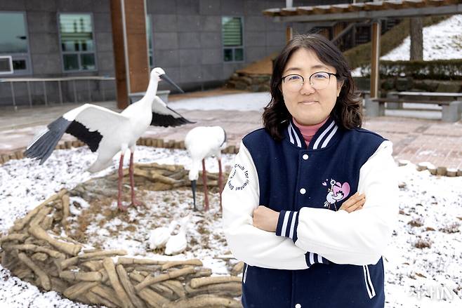 황새 서식지를 연구한 김수경 박사는 충남 예산군에 황새공원이 들어서는 데 영향을 미쳤다. ⓒ시사IN 조남진
