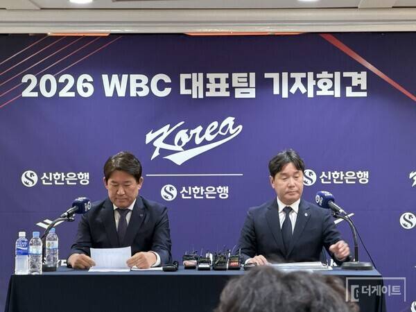 조계현 위원장과 류지현 감독(사진=더게이트 배지헌 기자)