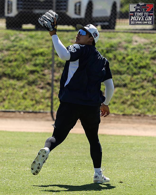 두산 김주오가 호주 시드니 블랙타운 야구장서 진해된 스프링캠프에서 수비훈련을 하고 있다. 사진 | 두산 베어스