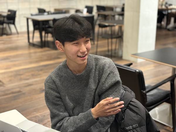 ▲ 지난해 12월 미디어오늘과 인터뷰하는 서부건 토끼풀 기자. 사진=윤유경 기자.