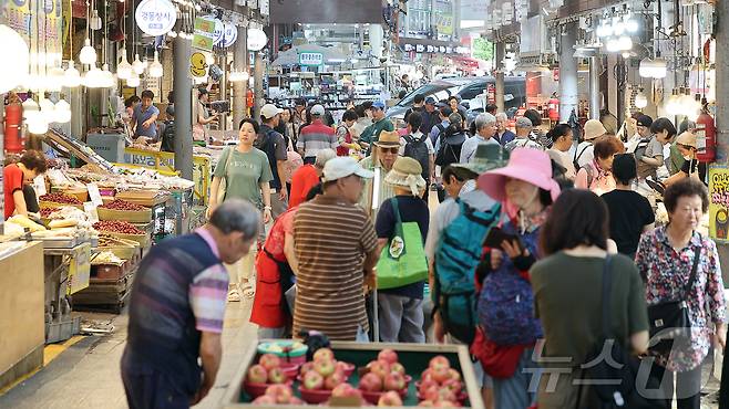지난해 8월 서울 시내 한 전통시장의 모습. 2025.8.29 / ⓒ 뉴스1 김진환 기자