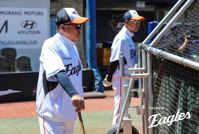 한화 스프링캠프지인 호주 멜버른에서 선수단 훈련을 지휘하는 김경문 감독. 사진제공=한화 이글스