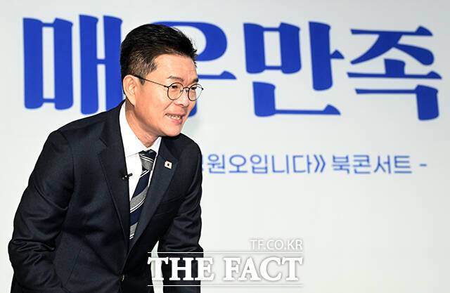 정원오 성동구청장은 8일 오후 서울 영등포구 문래동 올댓마인드에서 열린 '도시혁신, 매우만족' 북콘서트에서 6·3 지방선거 서울시장 출마 의사를 밝혔다. /서예원 기자