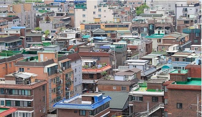 1월 경매 시장에서는 동작구(139.2%), 성동구(131.7%) 등 정비사업 호재가 있는 지역을 중심으로 낙찰가가 감정가를 크게 웃도는 현상이 지속되고 있다. 연합뉴스