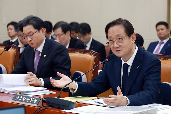이찬진 금융감독원장이 5일 서울 여의도 국회에서 열린 정무위원회 전체회의에서 의원 질의에 답하고 있다.(사진=뉴시스)