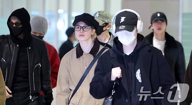 그룹 방탄소년단(BTS) RM, 제이홉, 슈가, 정국, 지민, 진, 뷔가 해외 일정을 마치고 9일 오후 인천국제공항을 통해 귀국하고 있다. BTS는 다음 달 20일 정규 5집 '아리랑'(ARIRANG)을 발표하고 다음 날인 21일 광화문광장에서 컴백 공연을 선보일 예정이다. 2026.2.9 ⓒ 뉴스1 박지혜 기자