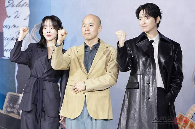 넷플릭스 시리즈 '레이디 두아' 제작발표회에 참석한 신혜선, 김진민 감독, 이준혁. 2026.2.10 ⓒ이혜영 기자 lhy@hankooki.com