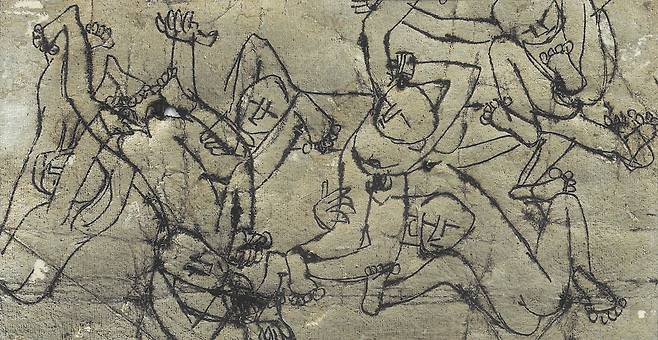 RM이 유심히 살펴본 이중섭의 은지화 ‘가족 2’(연도 미상). 은지에 새김, 8×14㎝. /개인 소장