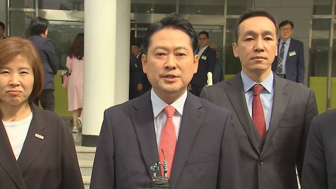 국민의힘 장동혁 대표(가운데), 김민수 최고위원(오른쪽)