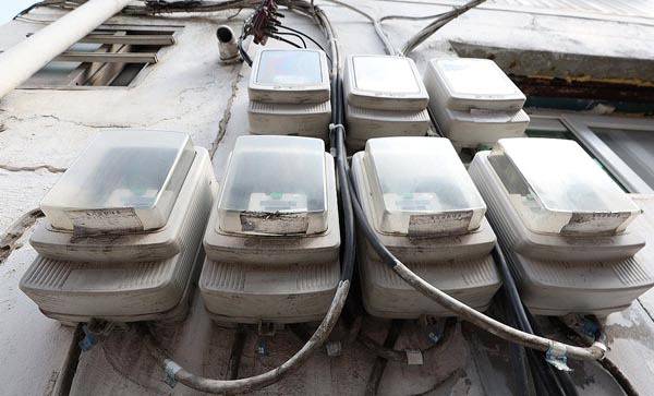 주택 벽면에 붙어 있는 전기 계량기 모습. 연합뉴스