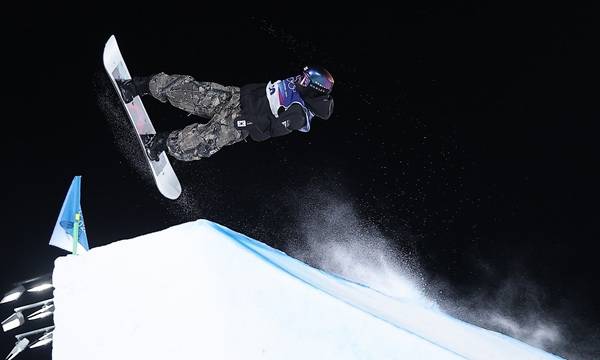 유승은이 10일 오전 (한국시각) 이탈리아 리비뇨 스노 파크에서 열린 여자 빅에어 결선에서 동메달을 획득했다. 사진은 유승은이 점프를 하는 모습. /사진=뉴스1