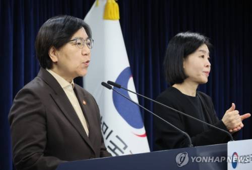 ◇정은경 보건복지부 장관이 10일 서울 종로구 정부서울청사에서 2027학년도 이후 의사인력 양성규모 관련 브리핑을 하고 있다. 사진=연합뉴스