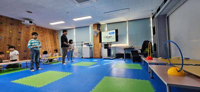 전북 순창초의 방과후학교 프로그램 중 하나인 스마트 로봇 드론 교실. 순창초 제공