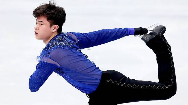 10일(현지시간) 이탈리아 밀라노 아이스스케이팅 아레나에서 열린 2026 밀라노ㆍ코르티나담페초 동계올림픽 남자 싱글 쇼트 프로그램에 출전한 김현겸이 연기를 펼치고 있다. (사진=연합뉴스)