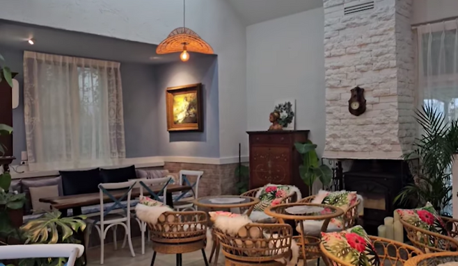 박원숙 카페. 사진|유튜브 영상 캡처