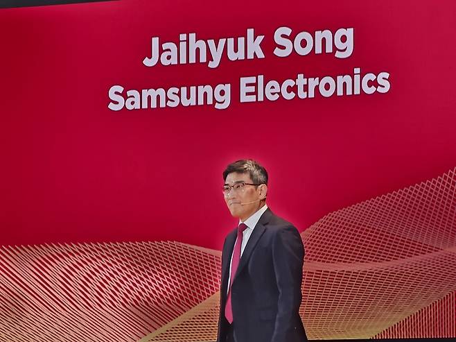송재혁 삼성전자 최고기술책임자(CTO) 사장 (서울=연합뉴스) 김민지 기자 = 송재혁 삼성전자 최고기술책임자(CTO) 사장이 11일 서울 강남구 코엑스에서 열린 '세미콘코리아 2026'에서 기조연설을 하고 있다. 2026.02.11 jakmj@yna.co.kr