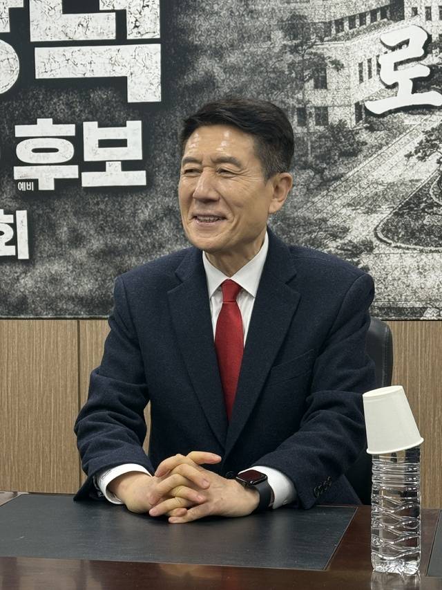 이강덕 경북도지사 예비후보가 12일 국민의힘 경북도당에서 기자회견을 열고 대구경북 행정통합에 대한 견해를 밝히고 있다. 박수연 기자