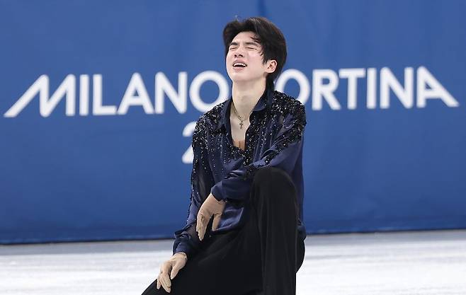 피겨 차준환이 10일(현지시간) 이탈리아 밀라노 아이스 스케이팅 아레나에서 열린 2026 밀라노·코르티나담페초 동계올림픽 피겨스케이팅 남자 싱글 쇼트 프로그램에서 연기를 마친 후 기뻐하고 있다.뉴스1
