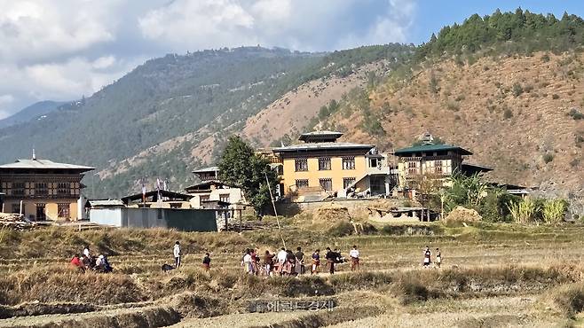 치미라캉 사원 가는 길의 마을