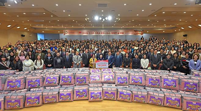 11일 열린 ‘2026 지구촌 가족과 함께 나누는 행복한 설 명절’ 행사에서 주한 필리핀·캄보디아 대사를 비롯한 각국 외교관과 26개국 외국인 유학생, 다문화가족 약 450명이 참여해 따뜻한 명절의 정을 나눴다. 위러브유는 이번 행사와 더불어 전국 취약계층 가정에 겨울이불 1900여 채(8000만 원)를 지원했다.