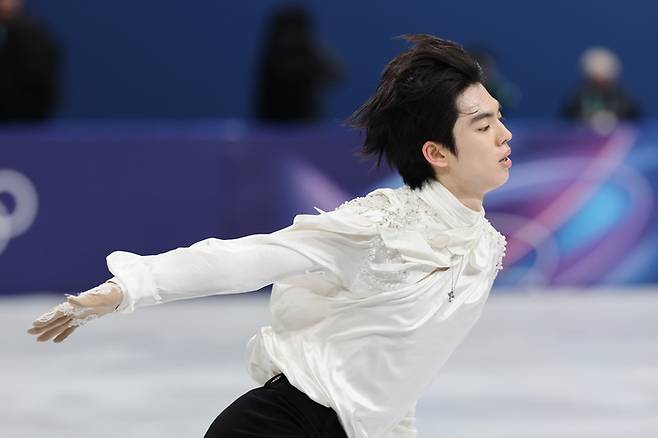 차준환이 14일(한국시간) 이탈리아 밀라노 아이스스케이팅 아레나에서 열린 2026 밀라노ㆍ코르티나담페초 동계올림픽 남자 싱글 프리스케이팅에서 연기를 펼치고 있다. 사진 | 밀라노=연합뉴스