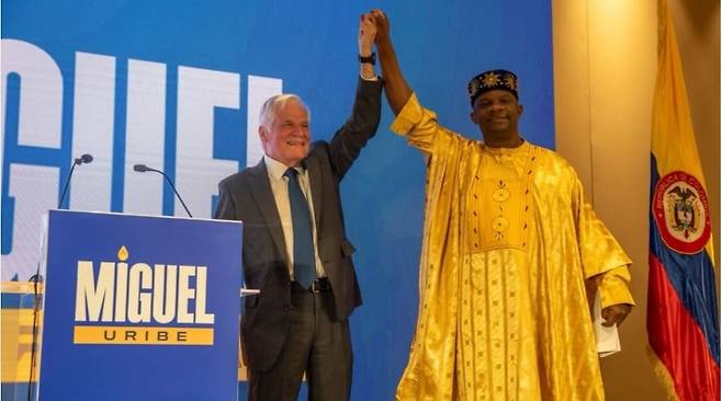 최근 콜롬비아 대선 출마를 선언한 미겔 우리베 론도뇨(왼쪽)와 ‘데모크라틱 콜롬비아' 정당의 페드로 아단 토레스 대표. /론도뇨 인스타그램