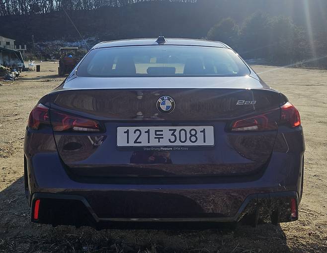BMW 228 xDrive M sport의 후면부 모습. /김지환 기자