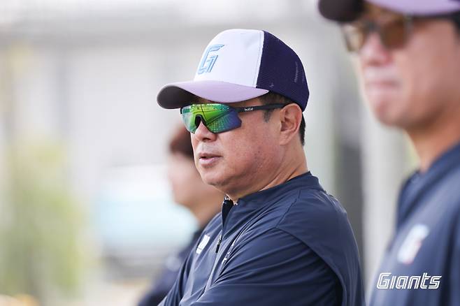 대만 스프링캠프를 지켜보는 김태형 감독. 사진=구단 제공