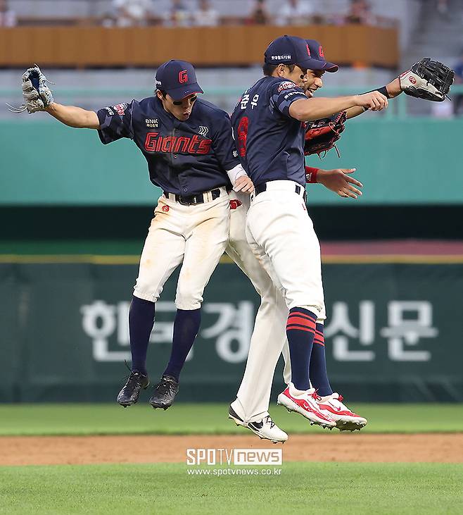 ▲ 김동혁 전준우 레이예스 ⓒ곽혜미 기자