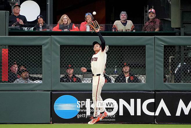 ▲ 이정후는 "팀에 도움이 된다면 무엇이든 하겠다. 지난 시즌을 돌아보면, 내가 중견수에서 더 잘했다면 구단이 계속 그 자리에 뒀을 것이다. 하지만 팀을 더 좋게 만드는 게 우선이다. 나는 항상 팀을 먼저 생각해왔다”고 강조했다.