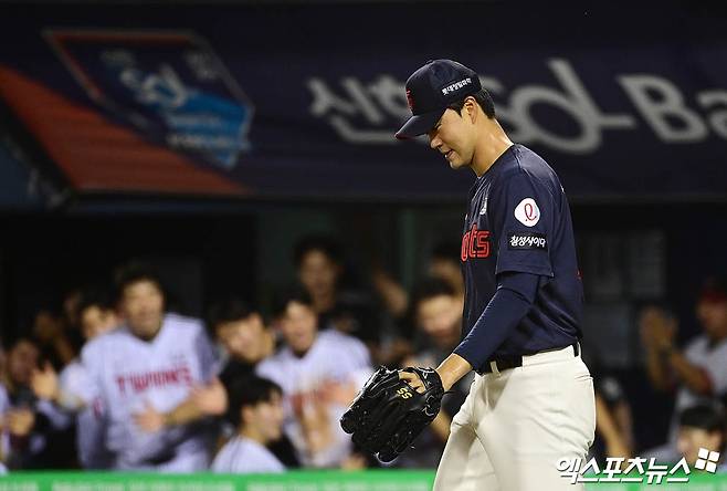 롯데 자이언츠 투수 윤성빈이 '팬그래프'가 발표한 메이저리그(MLB) 국제 유망주 순위표에서 김도영(KIA), 문동주, 강백호(이상 한화), 김주원(NC), 안우진(키움)에 이은 43위로 이름을 올렸다. 한화 정우주(44위), 두산 베어스 김택연(45위)보다 높은 순위다. 엑스포츠뉴스 DB
