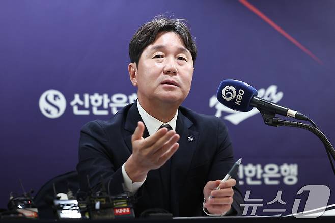 류지현 야구 국가대표팀 감독이 6일 오전 서울 중구 한국프레스센터에서 2026 월드베이스볼클래식(WBC) 국가대표팀 명단을 발표하고 있다. 2026.2.6 ⓒ 뉴스1 구윤성 기자