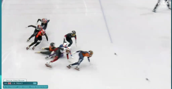 중국 선수들과 부딪히는 니얼 트레이시. ⓒJTBC