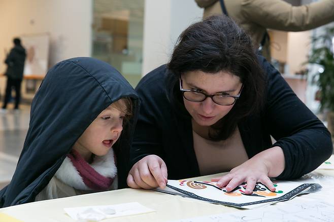 '세뱃돈 봉투 만들기' 모습(국립민속박물관 제공)