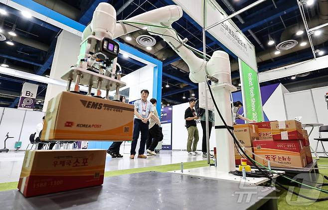 로봇을 활용한 물류시스템.ⓒ 뉴스1 김도우 기자