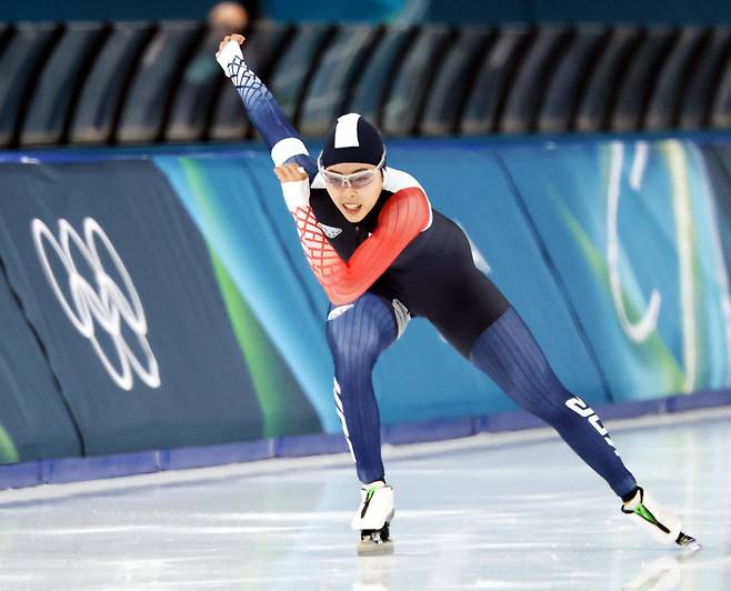 이나현이 16일(한국시간) 밀라노 스피드스케이팅 스타디움에서 열린 스피드스케이팅 여자 500m에서 역주하고 있다. 밀라노ㅣ뉴시스