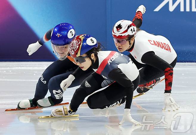 쇼트트랙 김길리가 16일(현지시간) 이탈리아 밀라노 아이스스케이팅 아레나에서 열린 2026 밀라노·코르티나담페초 동계올림픽 쇼트트랙 여자 1000m 결승에서 역주를 펼치고 있다. 2026.2.16 ⓒ 뉴스1 김진환 기자