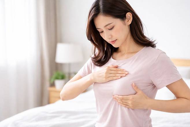 유방암 자가진단법 이미지. AI생성 이미지
