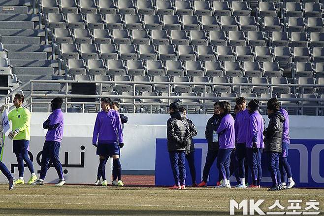 김주성을 비롯한 산프레체 히로시마 선수단은 2월 16일 오후 4시부터 약 1시간 동안 목동종합운동장 적응 훈련을 마쳤다. 사진=이근승 기자