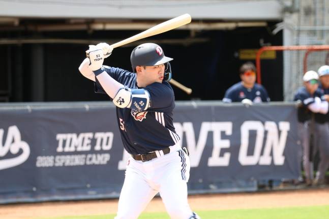 두산 베어스 양석환이 16일 호주 시드니 스프링캠프 청백전에서 타격을 하고 있다. /사진=두산 베어스 제공