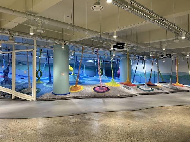 경기창작캠퍼스 갯벌놀이터 내 그물놀이터 전경.