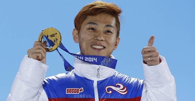 2014 소치 동계올림픽에서 3관왕을 차지한 빅토르 안(한국명 안현수)의 모습. 소치 AP 연합뉴스