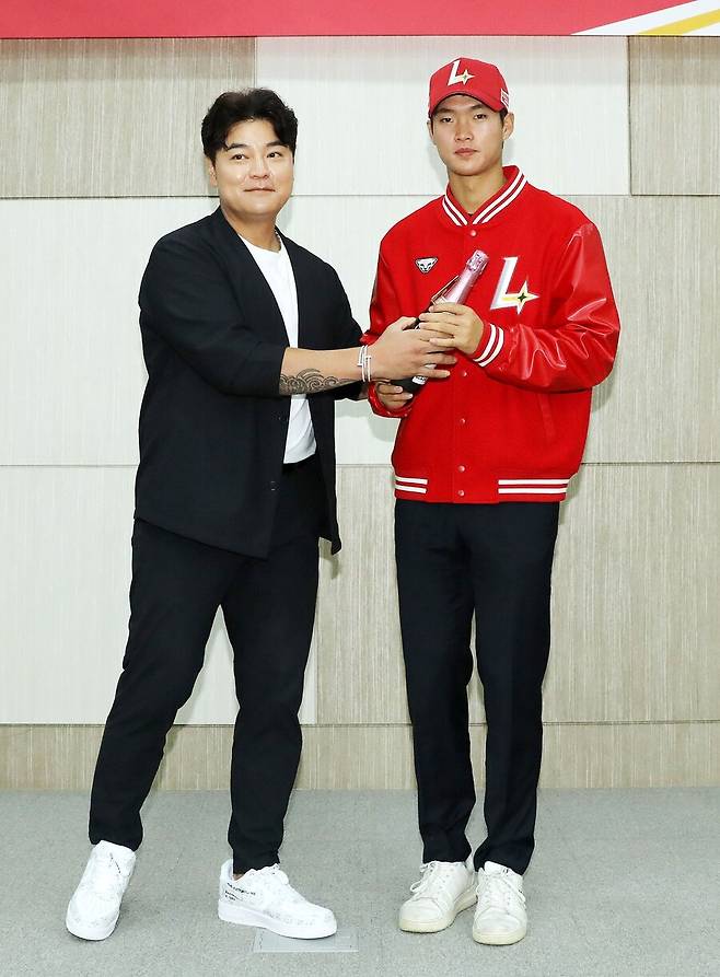 ▲ 감각적인 타격으로 상위 라운더 자격을 증명해나가고 있는 김요셉 ⓒSSG랜더스