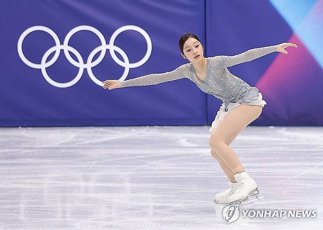 신지아의 아름다운 연기 (밀라노=연합뉴스) 류영석 기자 = 17일(현지시간) 이탈리아 밀라노 아이스스케이팅 아레나에서 열린 2026 밀라노ㆍ코르티나담페초 동계올림픽 여자 싱글 쇼트 프로그램에 출전한 신지아가 연기를 펼치고 있다. 2026.2.18 ondol@yna.co.kr