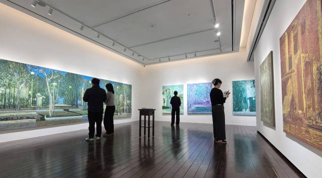 거제 삼성호텔이 호텔 2층에 새롭게 마련된 ‘갤러리 긴들(Gallery Kindle)’ 정식 개관에 앞서 화가 류장복 개인전 ‘Private Preview’를 진행하고 있다. 삼성호텔 제공