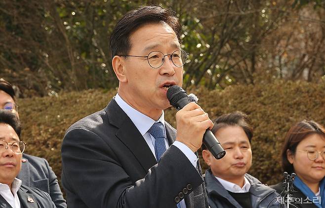 19일 제주도지사 선거 출마를 선언하고 있는 위성곤 국회의원. ⓒ제주의소리