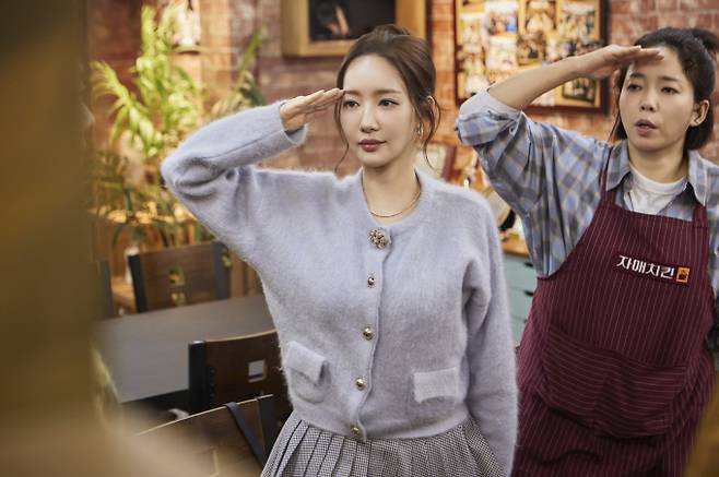 ‘자매치킨’ 박민영 위하준 (사진=쿠팡플레이)