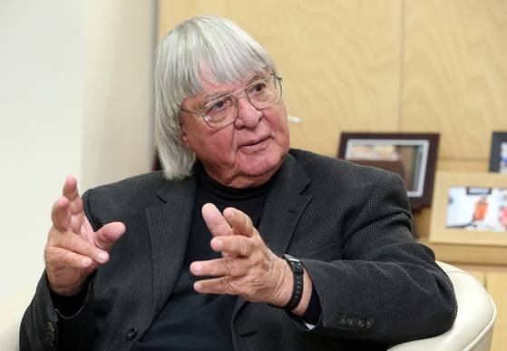 미래학자 짐 데이터. 하와이대 명예교수.