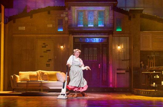 뮤지컬 ‘미세스 다웃파이어’의 한 장면(사진=샘컴퍼니).