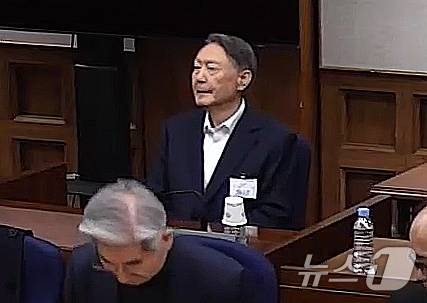 윤석열 전 대통령이 지난 19일 오후 서울 서초구 서울중앙지방법원에서 열린 12·3 비상계엄 관련 내란 우두머리 혐의 사건 1심 선고공판에 출석하고 있다. 윤 전 대통령은 이날 내란 우두머리 혐의 1심 선고공판에서 2024년 12월 3일 비상계엄을 선포한 지 443일 만에 무기징역을 선고받았다. (서울중앙지법 제공. 재판매 및 DB 금지) 2026.2.19 ⓒ 뉴스1